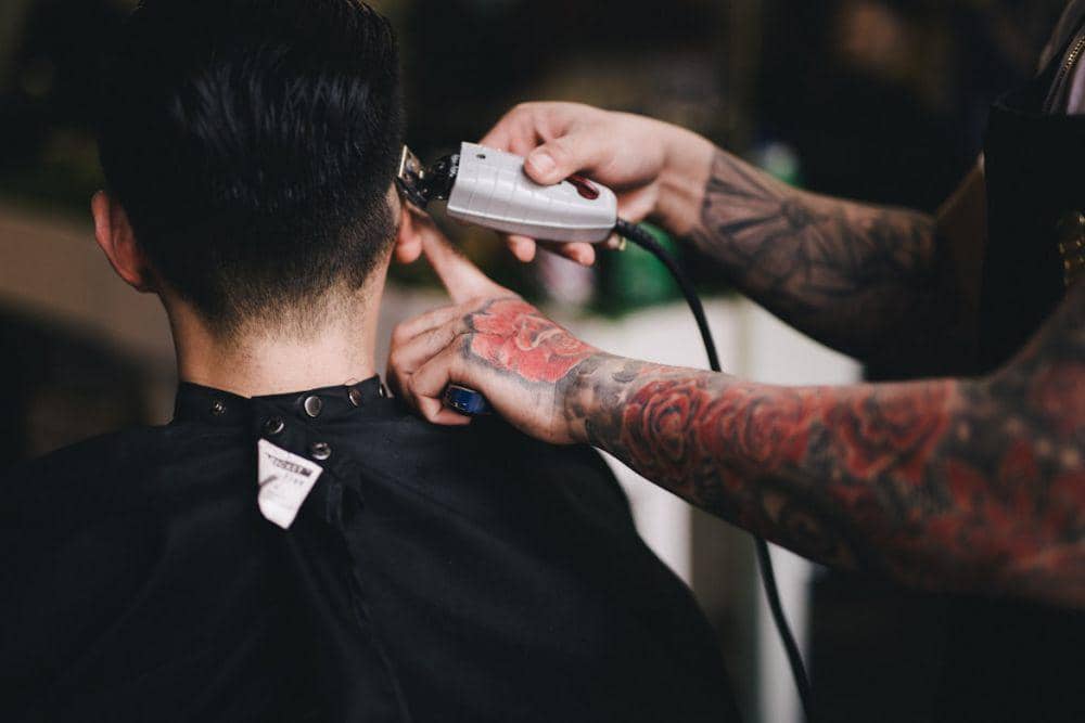 Potongan Rapi, Senyum Cerah: Mc-MORAN BARBERSHOP di Jantung Cilacap